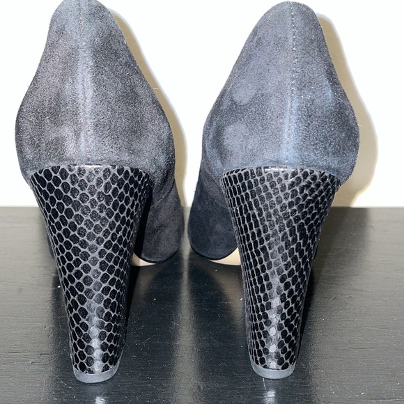 Michael Michael Kors Gloria Kiltie Chunk Heel Suede Shoes. Size 8. - Picture 3 of 13